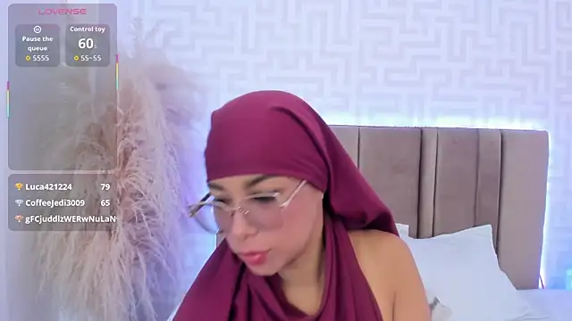 Chat XXX en directo de naishaa_