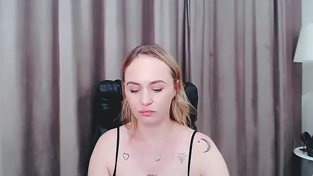 Chat +18 de LiluMoon__ ao vivo