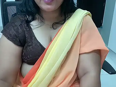 Horney-TeluguAunty Adlı Modelin Canlı XXX Sohbeti
