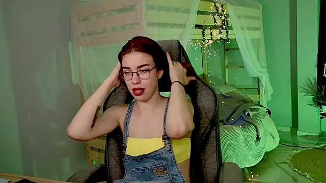 Chat XXX en directo de SeraphineDuskryn