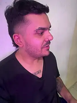 แชท XXX สดของ LatinBearX