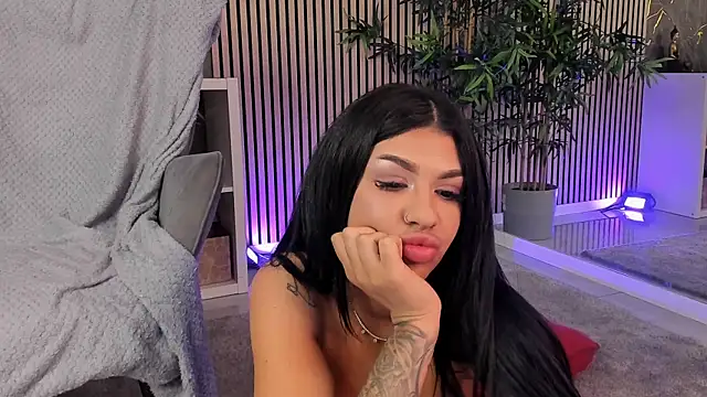 SpicyLeila Chat XXX live
