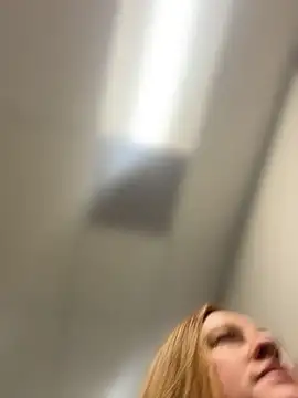 HelloTitti 라이브 XXX 채팅