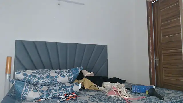 Virgin_Aisha's Live XXX Chat
