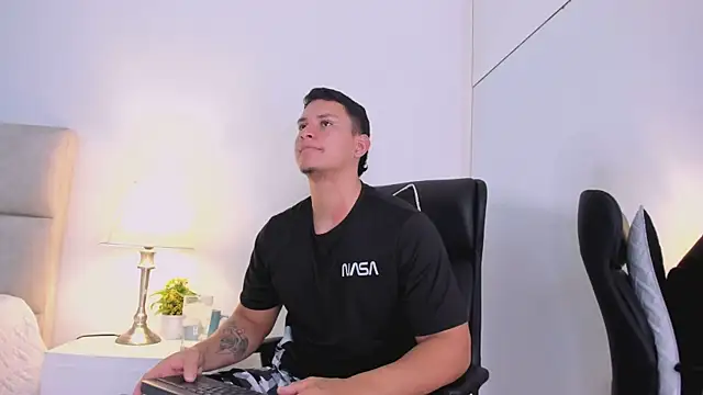 צ'אט XXX בשידור חי של Chriss_Diamond