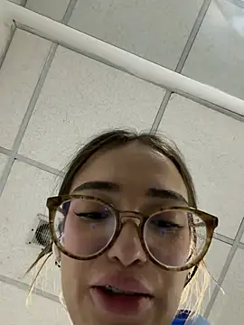 Sweet_Milaa1 élő XXX-chatje