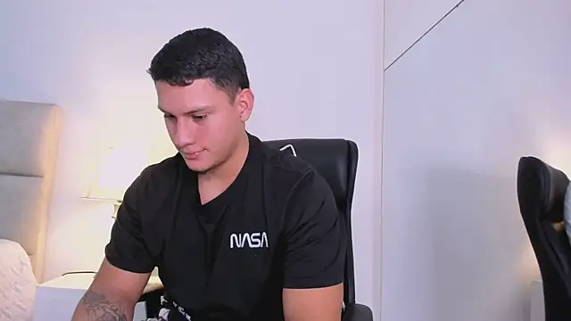 Chriss_Diamond লাইভ XXX চ্যাট