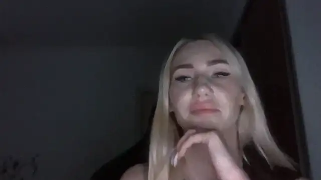 Solariaki's Live XXX Chat