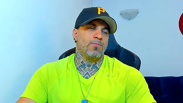 XXX chat uživo modela JoshRigby