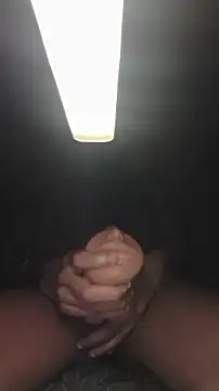 IMBADBOY4U élő XXX-chatje