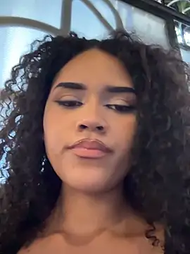 XXX chat uživo modela Lilithadams1