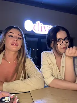 IsabellaEtthan élő XXX-chatje