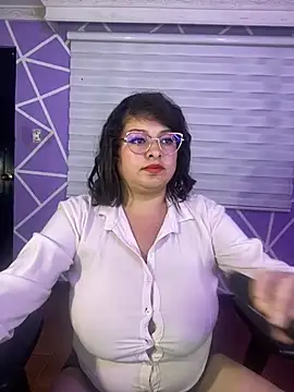 MiiaaJoness Chat XXX in diretta