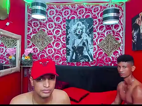 PEINBOYS Adlı Modelin Canlı XXX Sohbeti