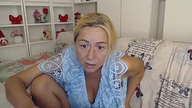 Živý XXX chat _karolynesyera_