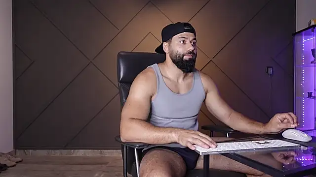 XXX chat uživo modela mattmasterss