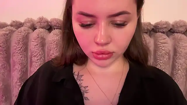 AlmaryKim Adlı Modelin Canlı XXX Sohbeti