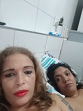 2Juicy_pussy's Live XXX Chat