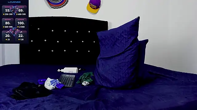 XXX chat uživo modela theo_bigcock_