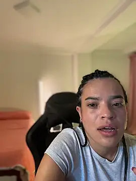 JuanitaMore01's Live XXX Chat
