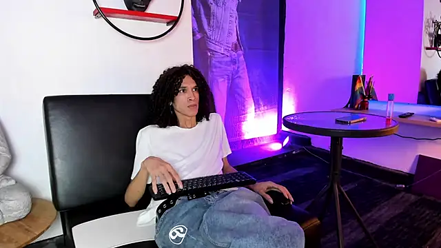 Živý XXX chat anddy_hugecock