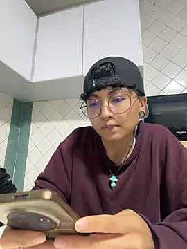 צ'אט XXX בשידור חי של ian_mathias_