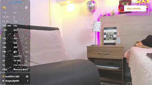 Chat XXX ao vivo de Nina-Mars