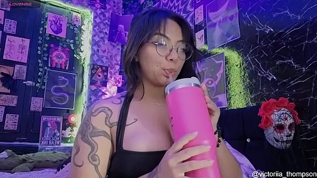 Chat +18 de victoriia_thompson ao vivo