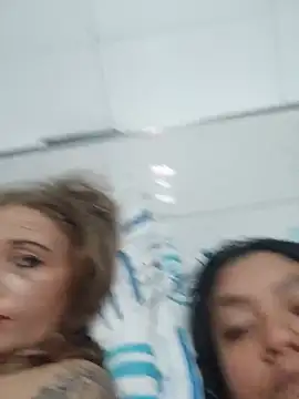 2Juicy_pussy's Live XXX Chat