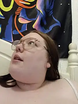 Show modela Sexycurvyemilyy na web-kameri