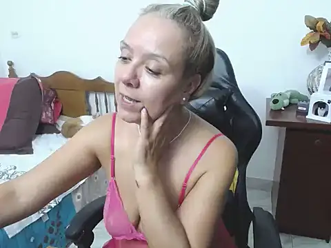 yeslluisa's Live XXX Chat