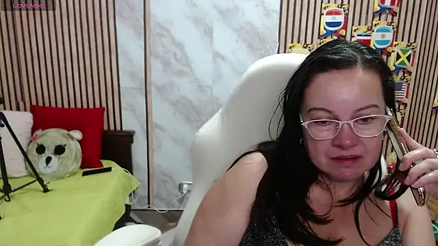 צ'אט XXX בשידור חי של Sonialorens_