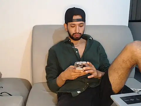 thomass1018's Live XXX Chat