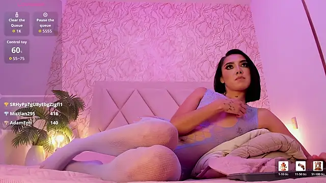 SkinnyIsaのライブXXXチャット