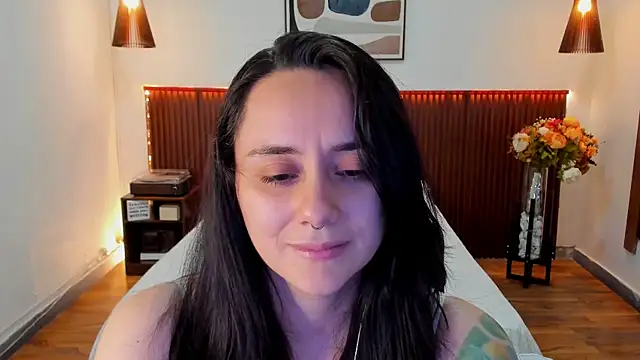KatherineBond élő XXX-chatje