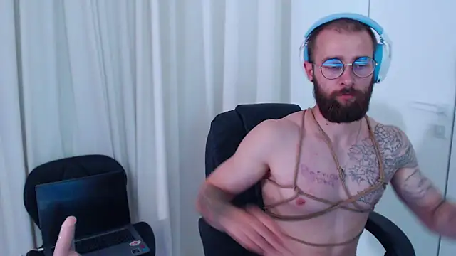 Chris_Dragon: вебкам-шоу