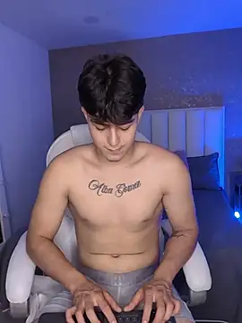 MaxCruz_ élő XXX-chatje