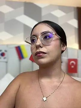 צ'אט XXX בשידור חי של Julietasantos__