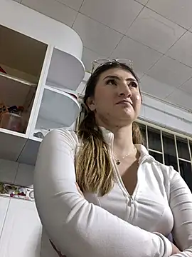 Alanna_DH Chat XXX in diretta