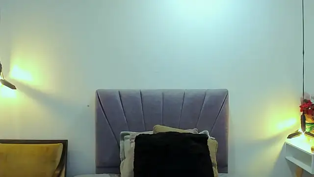 ScarletHoot_'s Webcam Show