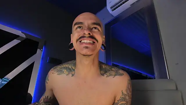 kaletattoo élő XXX-chatje