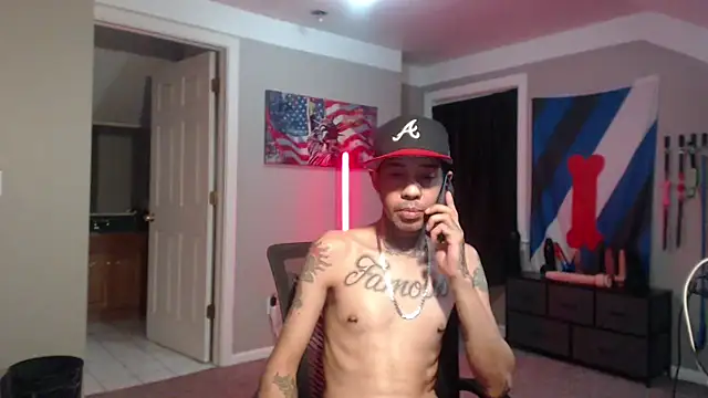 Michigan9000 XXX чат на живо
