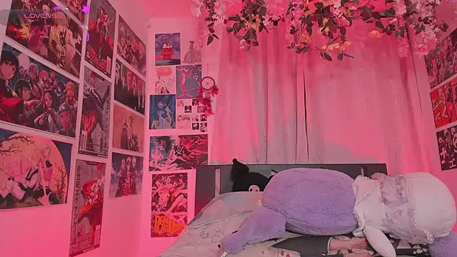 MissCurvyTop's Live XXX Chat