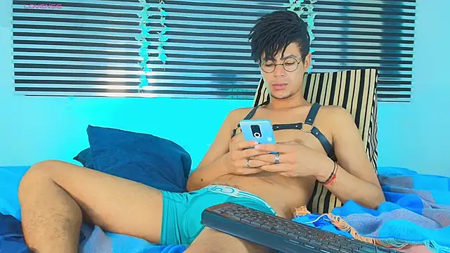 XXX chat uživo modela ThiiagoSaeenz