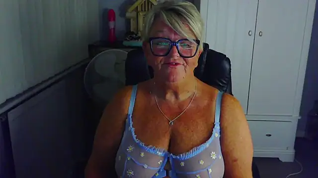 BridgetBlueEyes' Live XXX Chat