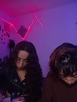 แชท XXX สดของ AlexxaAndRileyy