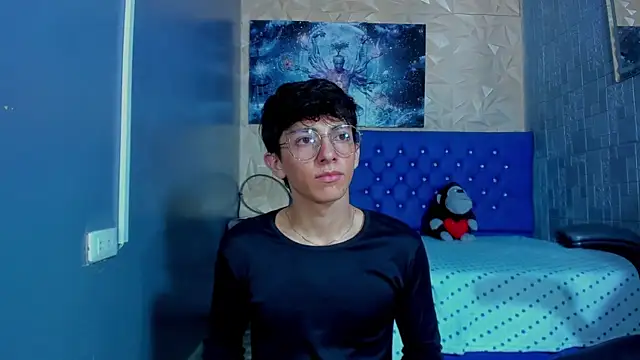 ElanGiraldo's Live XXX Chat
