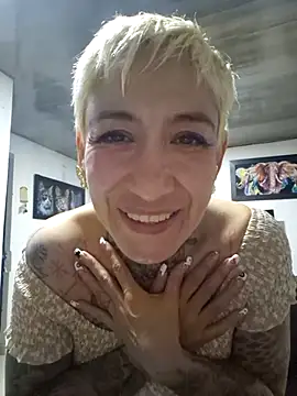 Chatroom XXX en direct de Everlyn_sexx