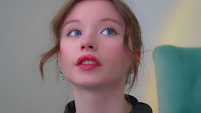 צ'אט XXX בשידור חי של KeiraAsti