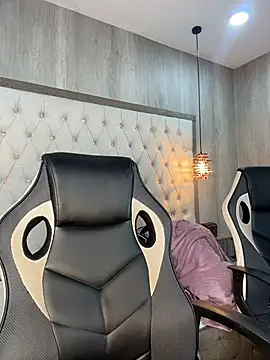 ian_mathias_ Show in webcam